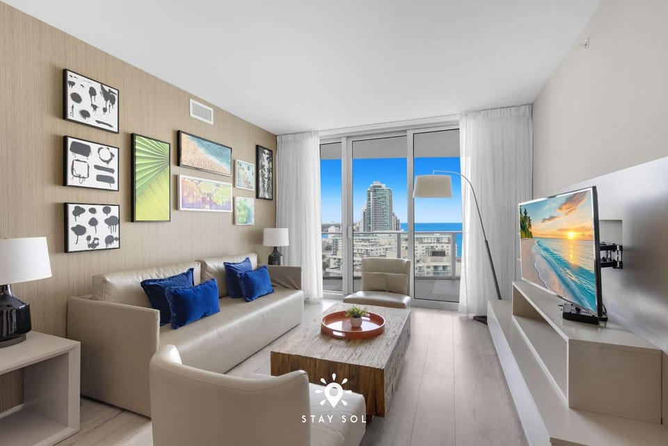 Insane Ocean View Balcony - Beachfront Resort & Pool Apartment in Hollywood Beach