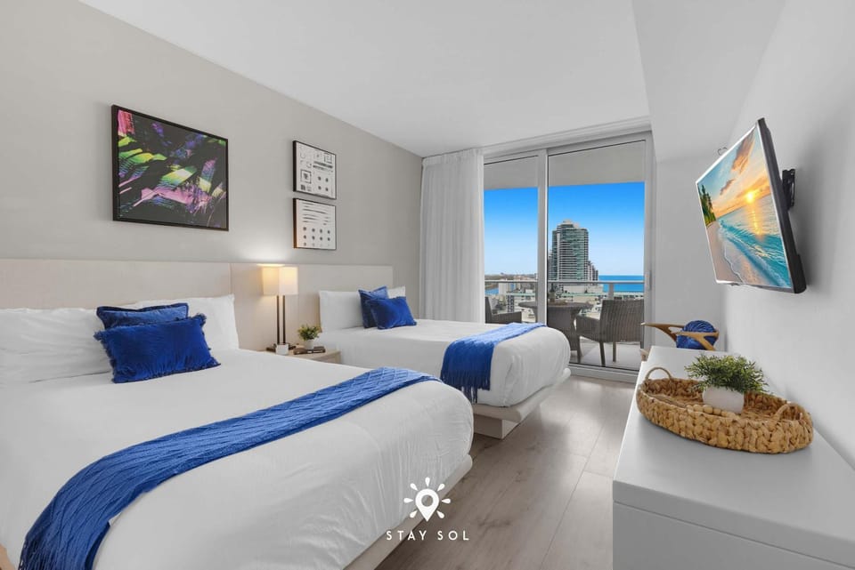 Insane Ocean View Balcony - Beachfront Resort & Pool Apartment in Hollywood Beach