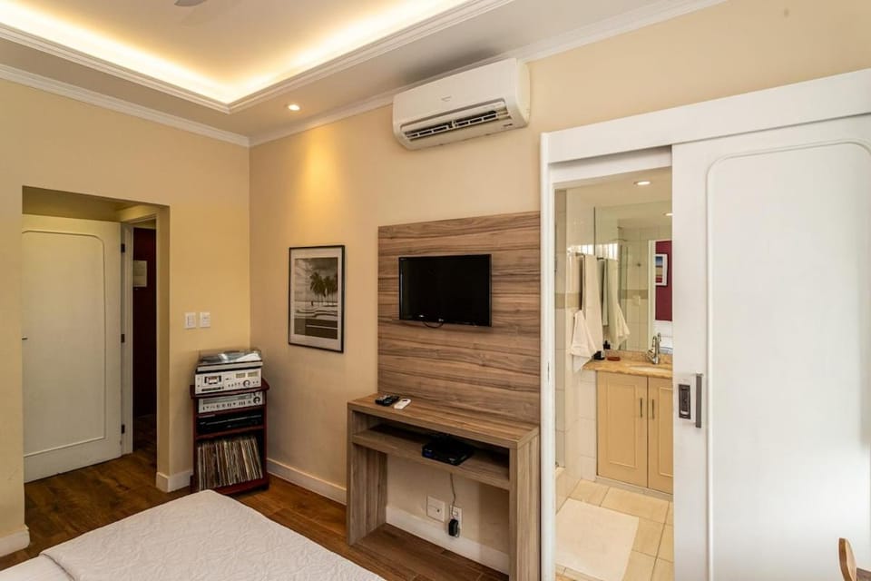Copacabana wide ocean view Apartment in Rio de Janeiro