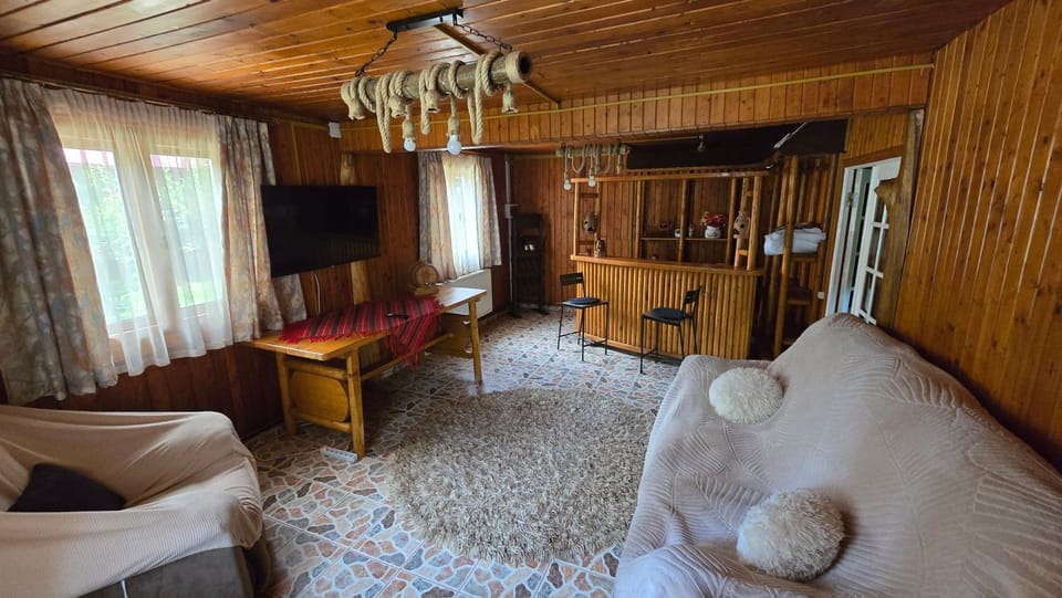 TV and multimedia, Living room, Seating area, Evening entertainment