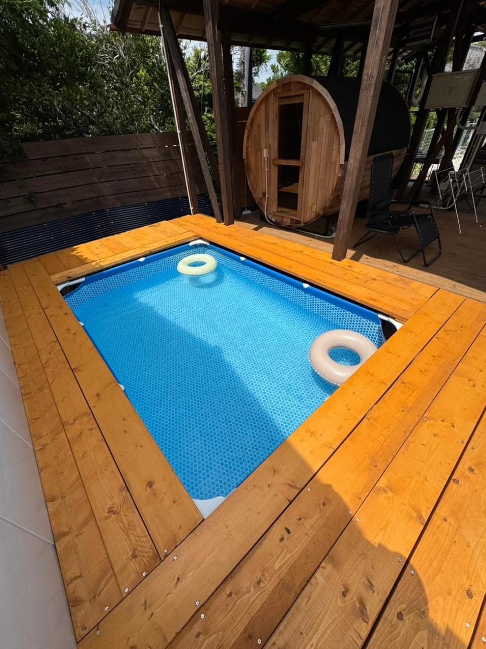 Swimming pool