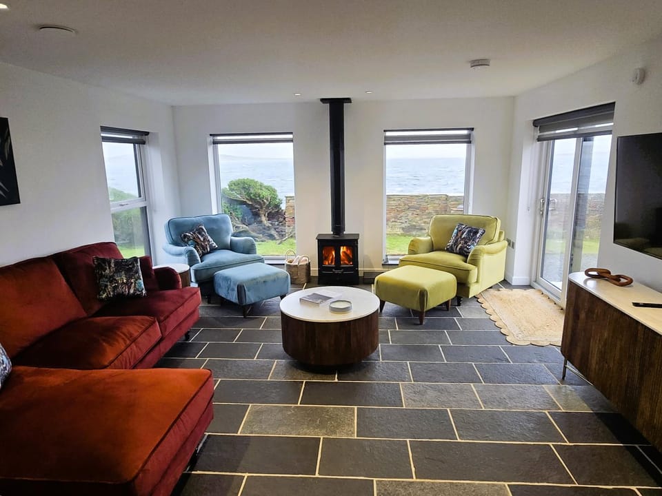TV and multimedia, Living room, fireplace