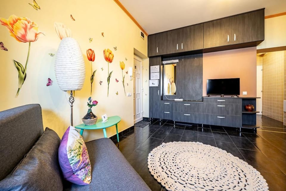 Communal lounge/ TV room, TV and multimedia, Living room