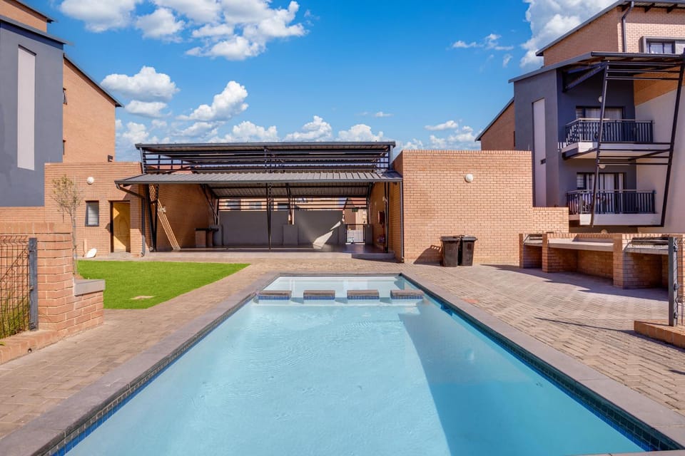 Home Away By Waterfall Apartment in Sandton