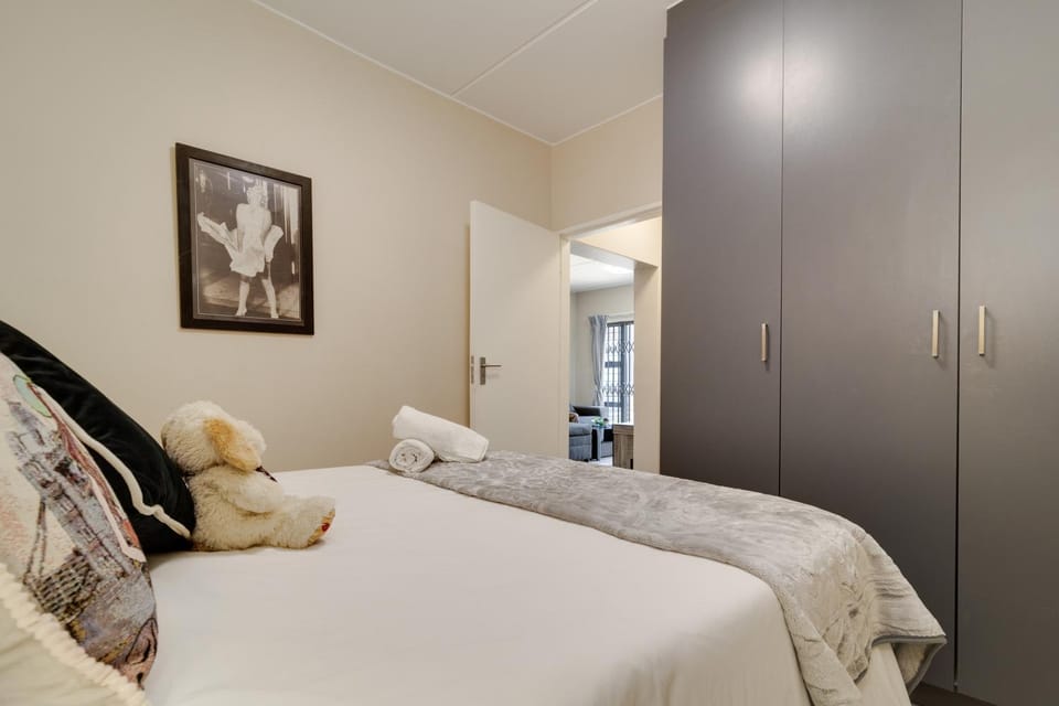 Home Away By Waterfall Apartment in Sandton