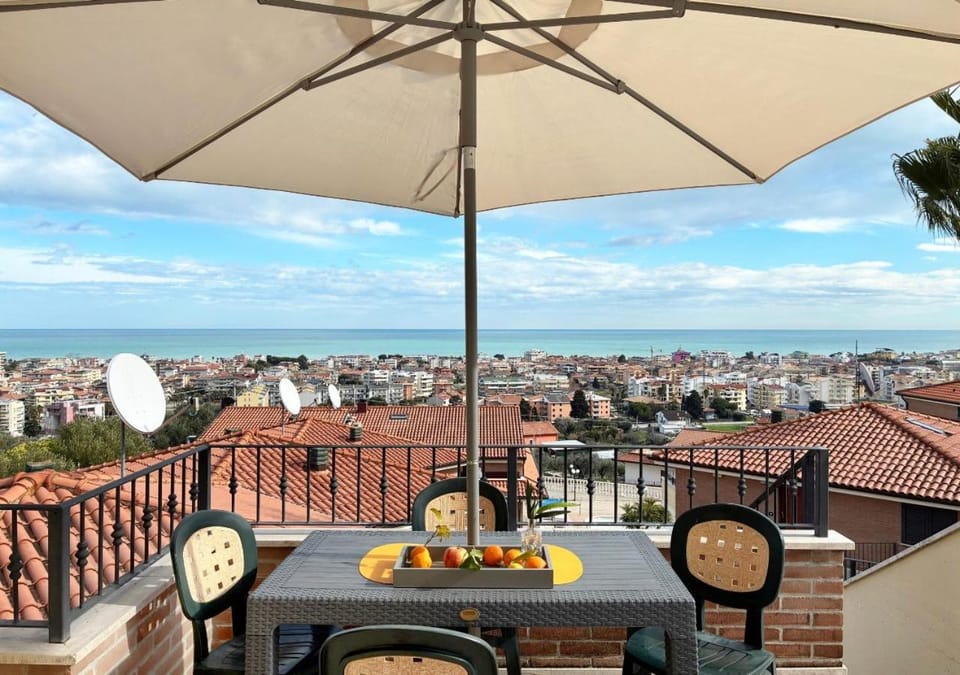 Property building, Day, Natural landscape, Balcony/Terrace, Dining area, City view, Sea view