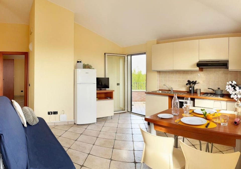 Kitchen or kitchenette, Living room, Seating area, Dining area, stove