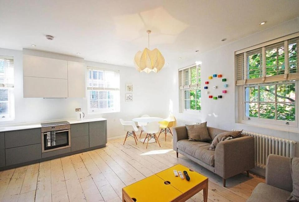 Kitchen or kitchenette, Living room, Seating area, stove