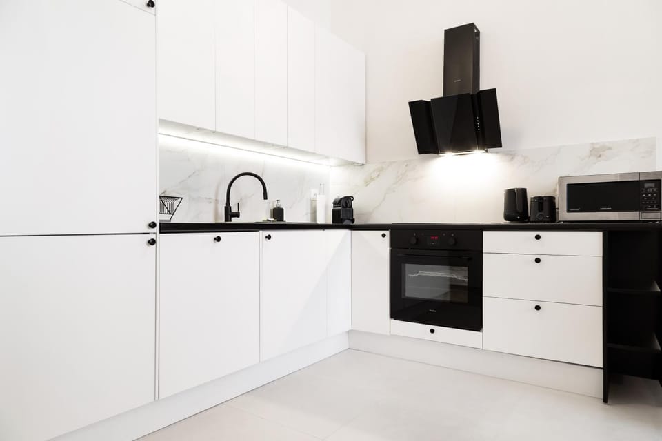 Kitchen or kitchenette, dishwasher, oven, stove