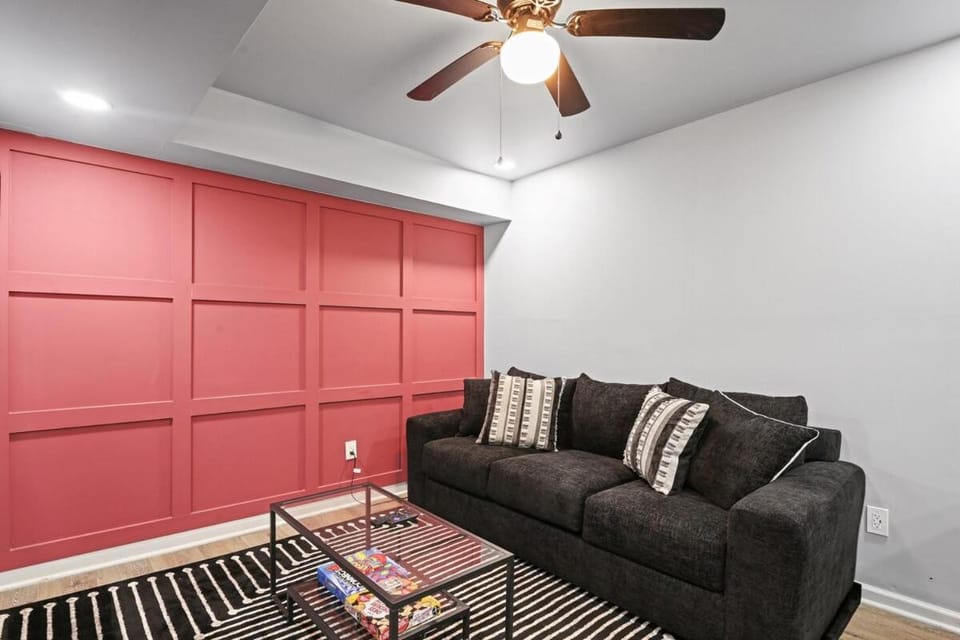 Japanese Jungle Chic 1BR 1BA minutes to Airport Apartment in East Point