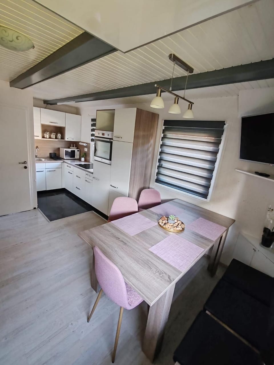 Dining area, kitchen