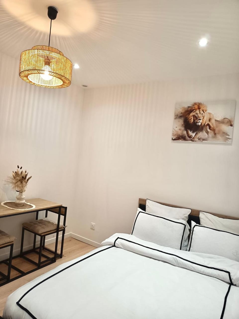 Dinas home Apartment in Île-de-France