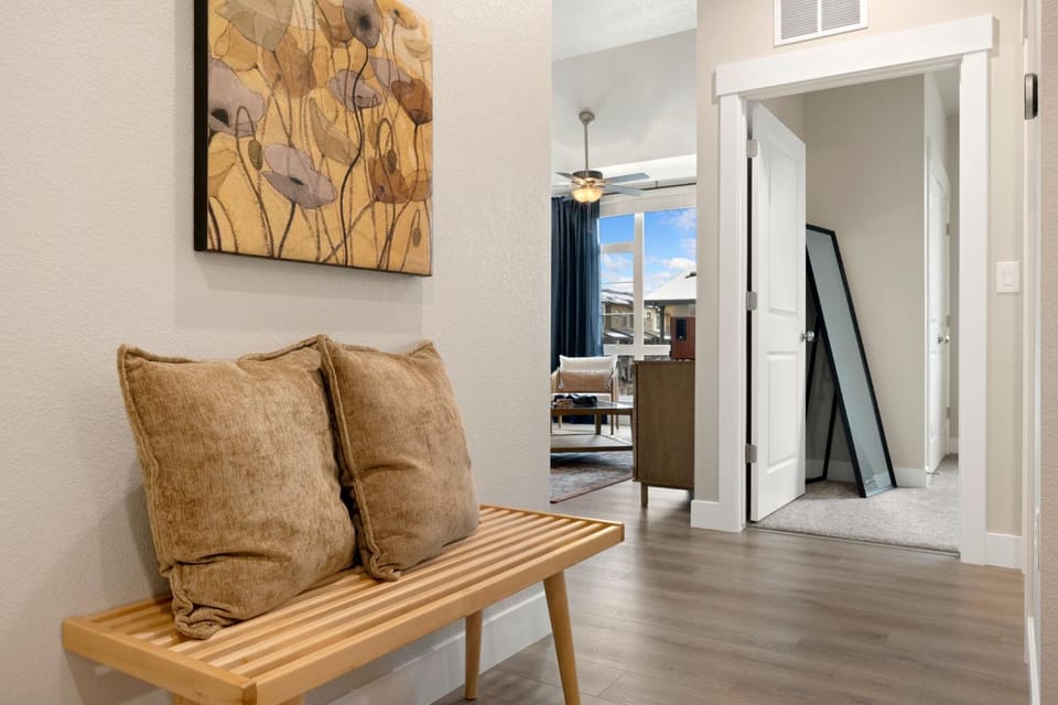 The Landmark with Two King Beds, Garage and Fireplace House in Fort Collins