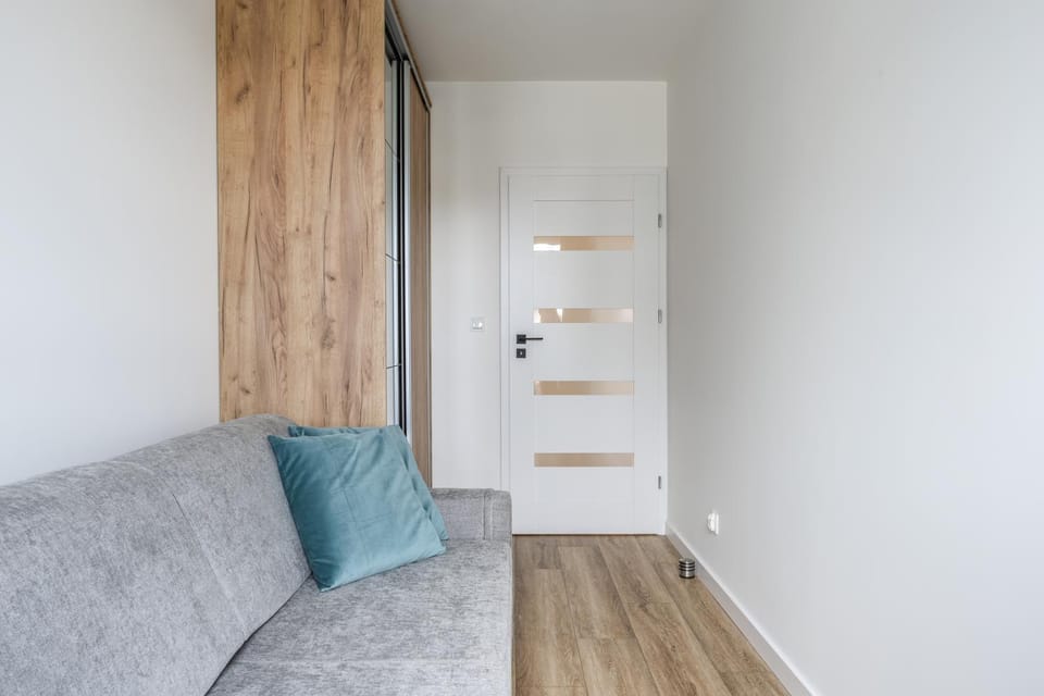 Photo of the whole room, Bedroom, wardrobe