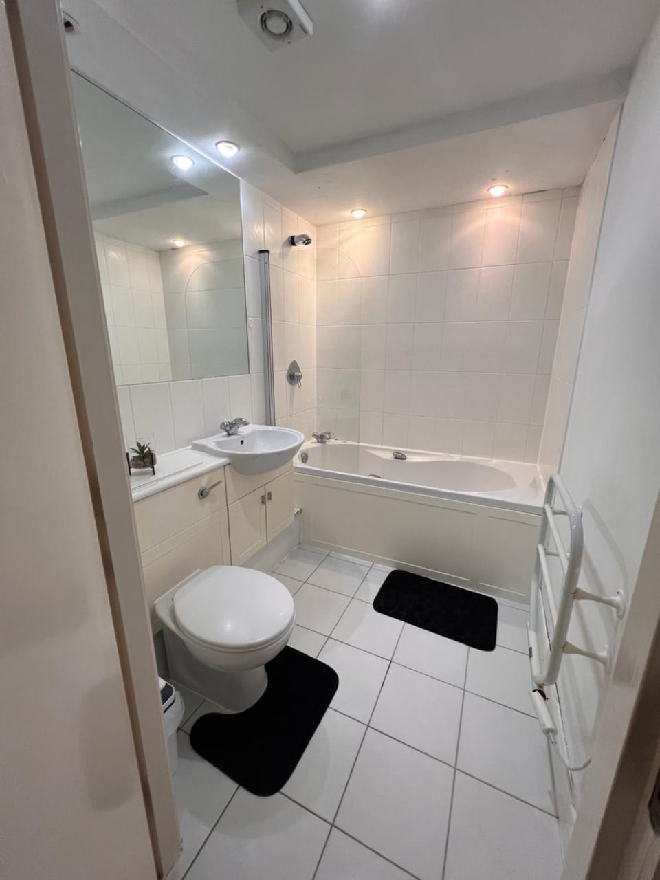 Shower, Toilet, Bathroom, Bath