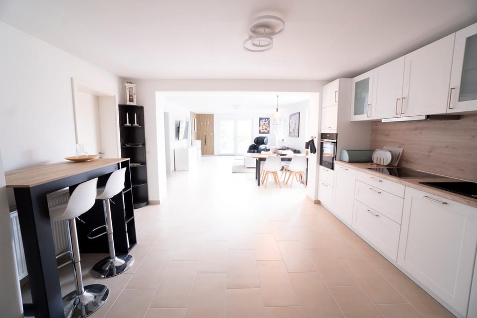 Kitchen or kitchenette, Dining area, dishwasher, oven, pet friendly, stove