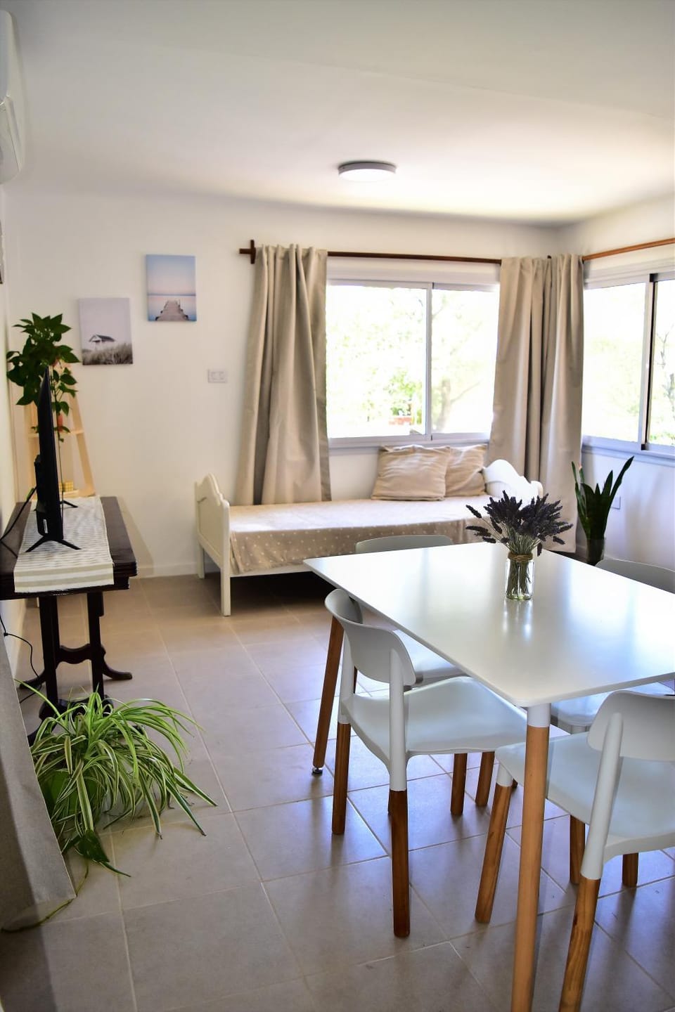 Bed, Living room, Seating area, Dining area, Bedroom