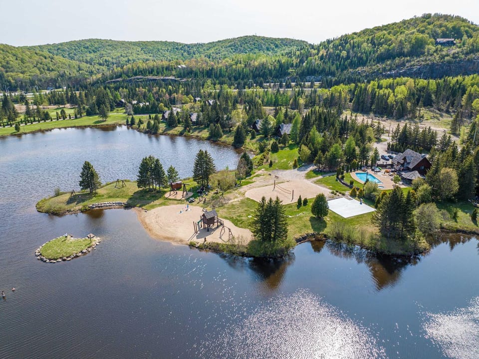 Chalet du Golf avec Spa Chalet in Sainte-Agathe-des-Monts