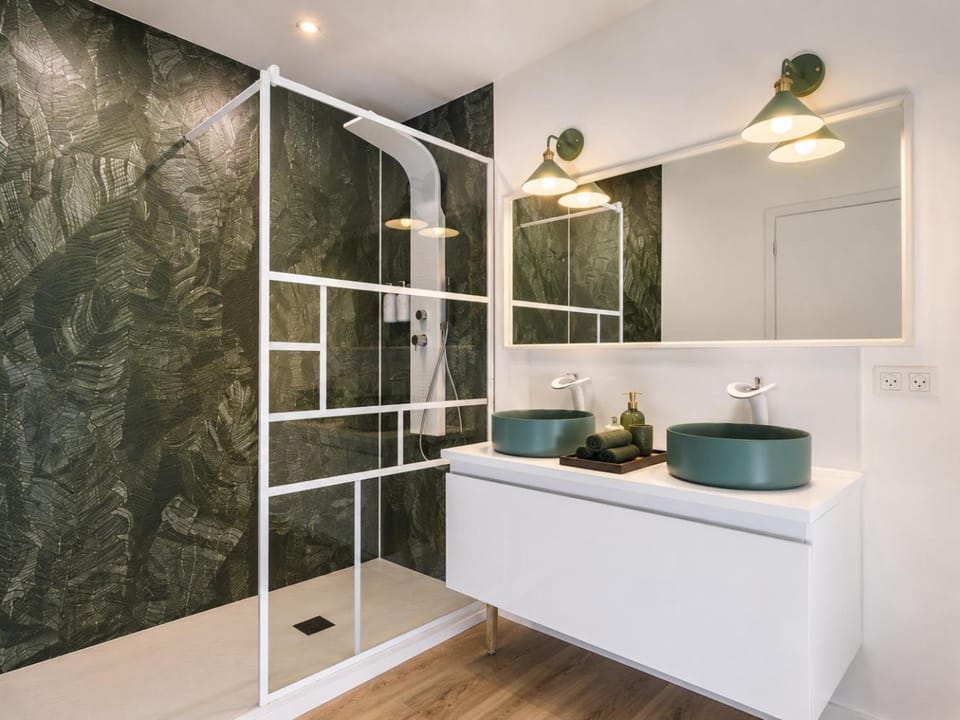 Shower, Bathroom, towels