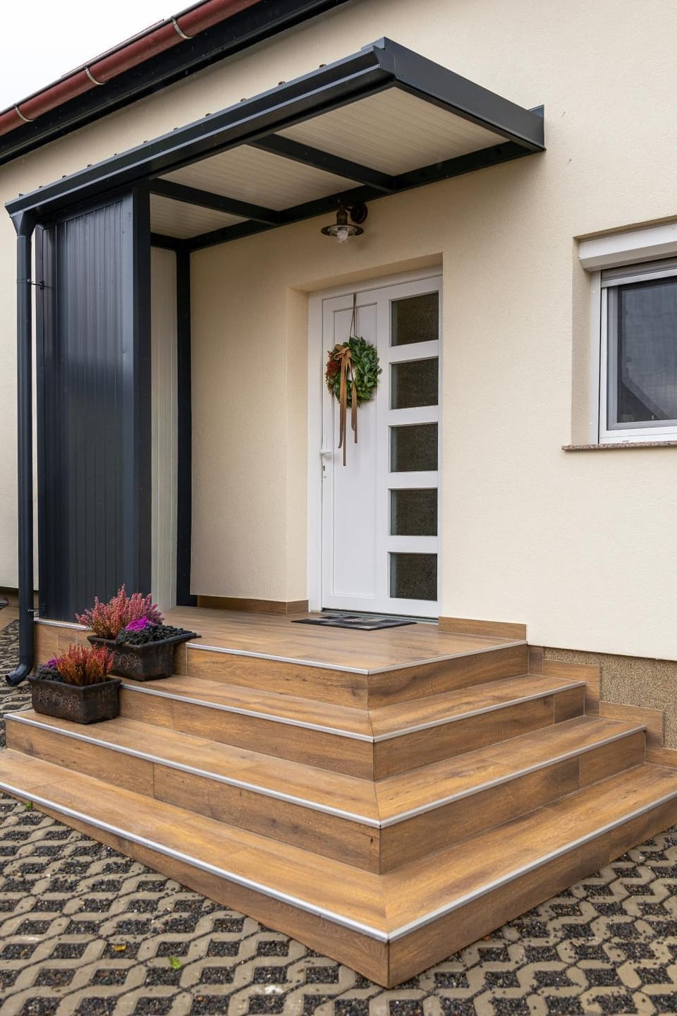 Facade/entrance