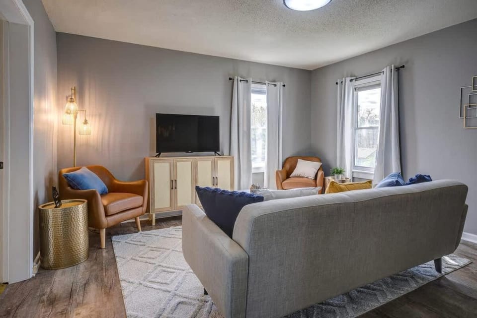 Charming 2 Bedroom Home by Founder's Park House in Johnson City