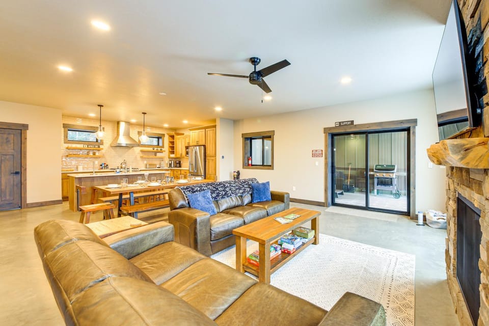 Luxury Ski Home w/ Hot Tub on Schweitzer Mountain House in Idaho