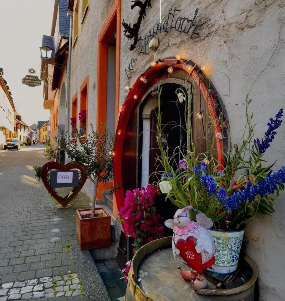 Restaurant/places to eat, Restaurant/places to eat