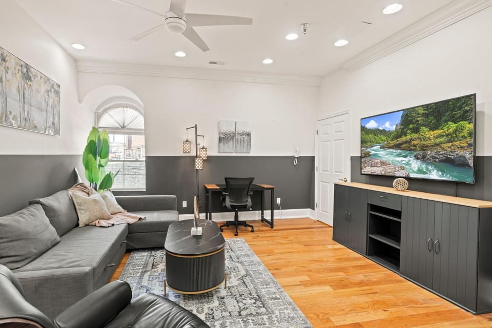 Apartmint at 113 Chestnut - Philadelphia Apartment in Penns Landing