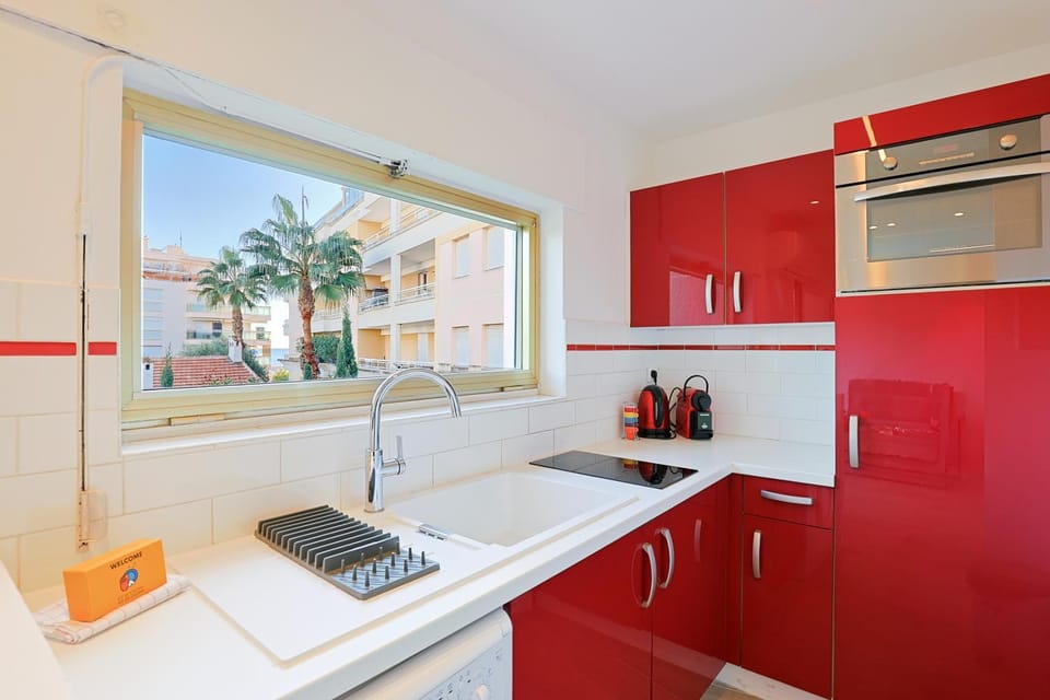 Santa Cruz YourHostHelper Apartment in Cannes