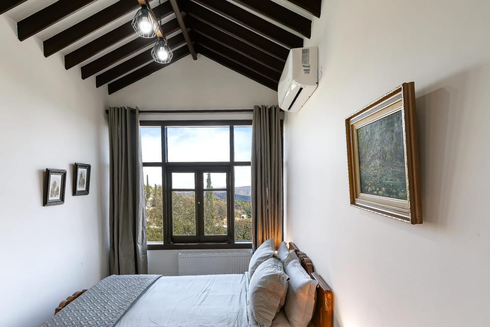 Bed, Photo of the whole room, Bedroom, air conditioner