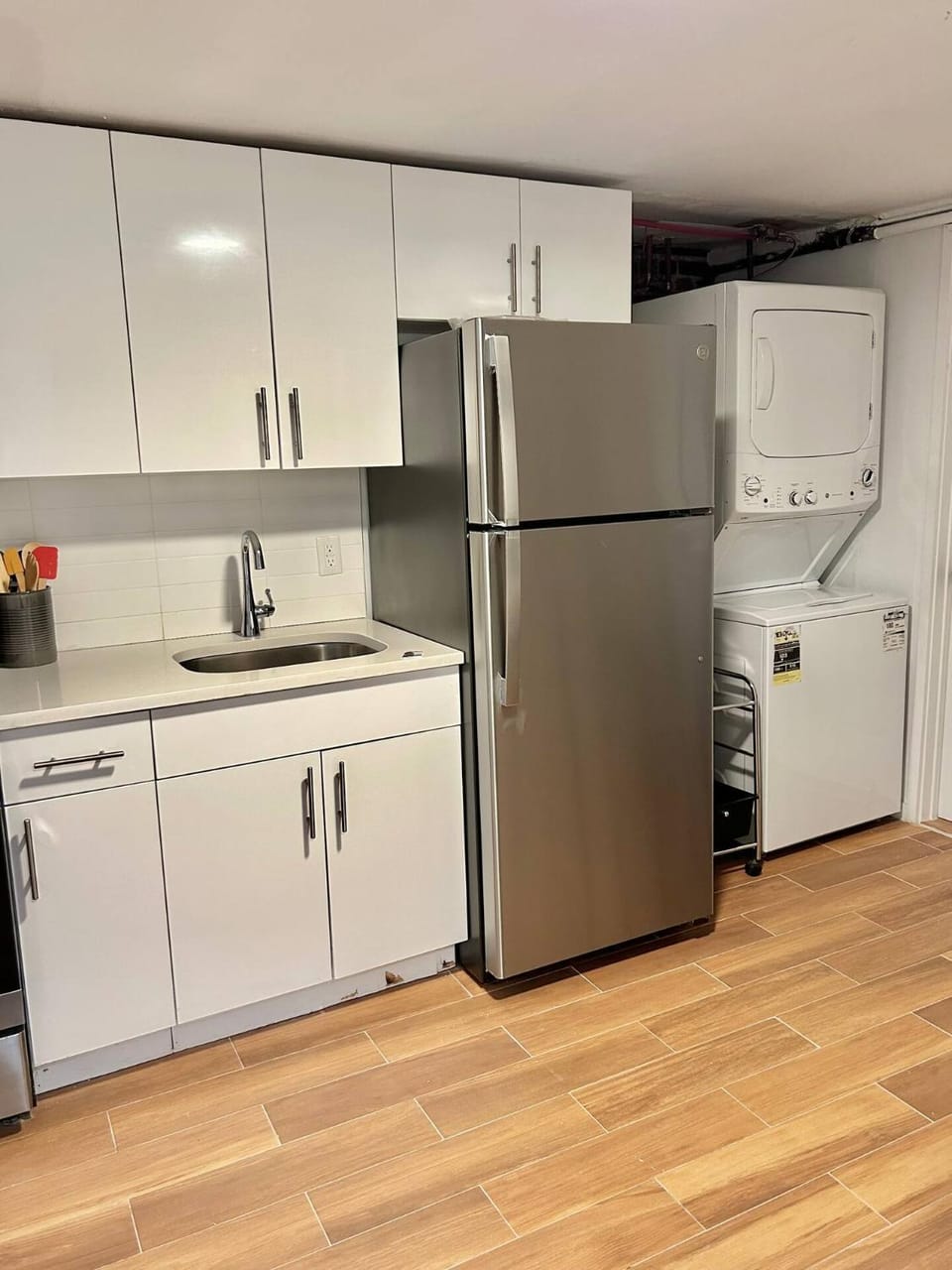 019- Quiet 2BR1BA Walk to PATH Apartment in Hoboken