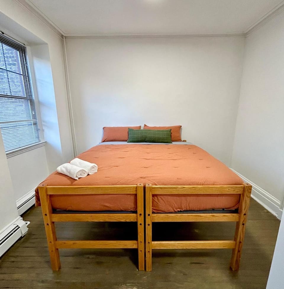 010 - Prime Location Flat Steps from PATH & NYC Apartment in Hoboken