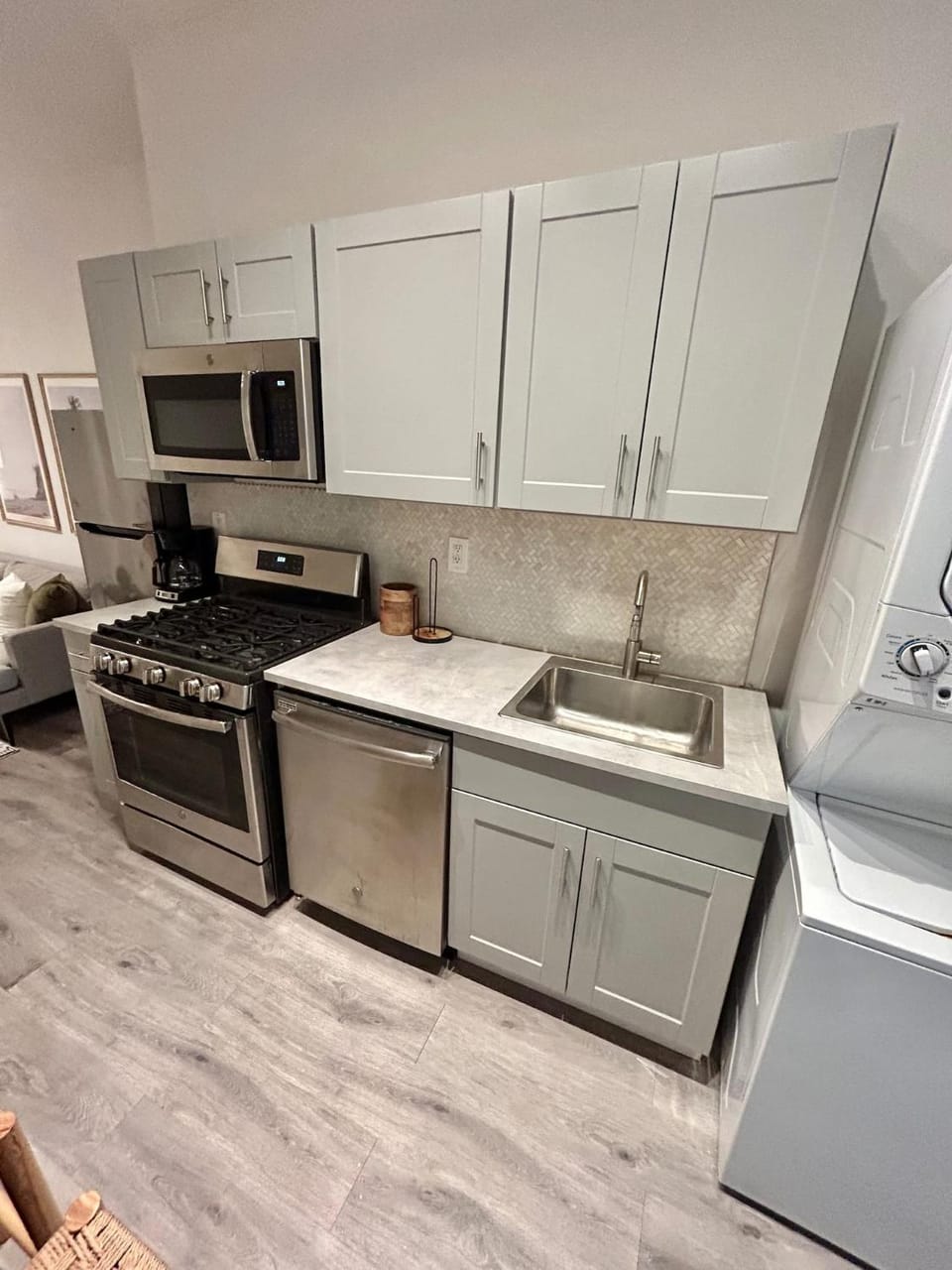 017 - Charming 2BR2BA Easy Access to NYC Apartment in Hoboken
