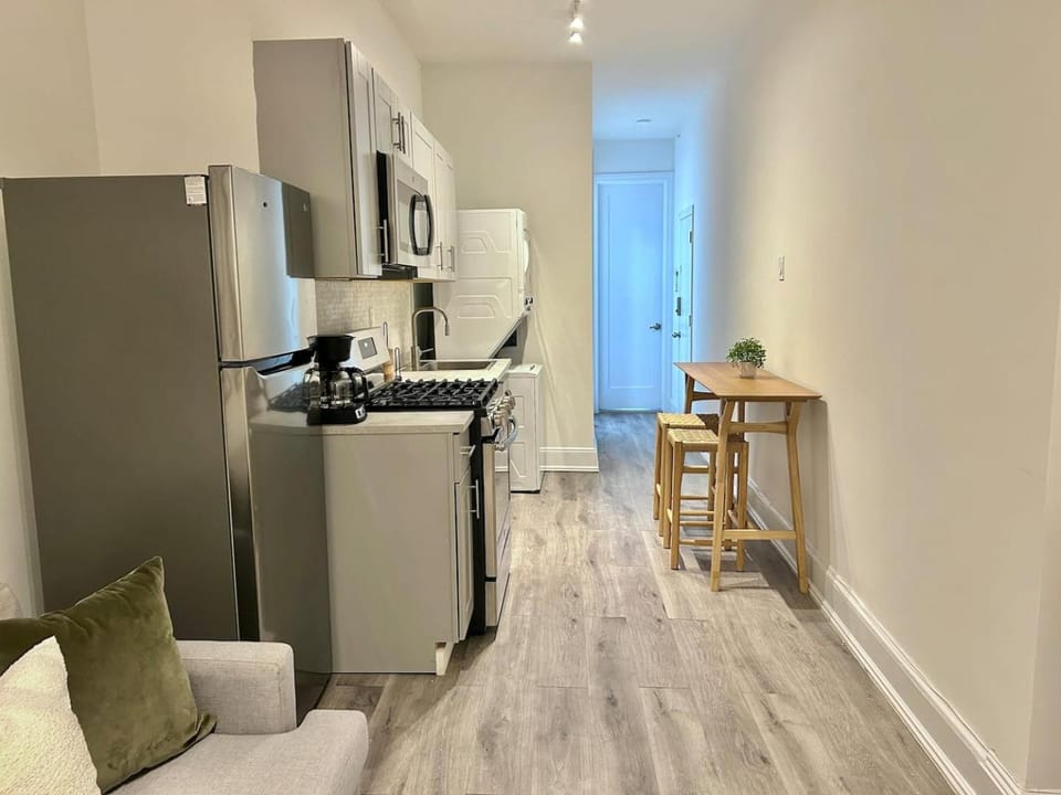 017 - Charming 2BR2BA Easy Access to NYC Apartment in Hoboken