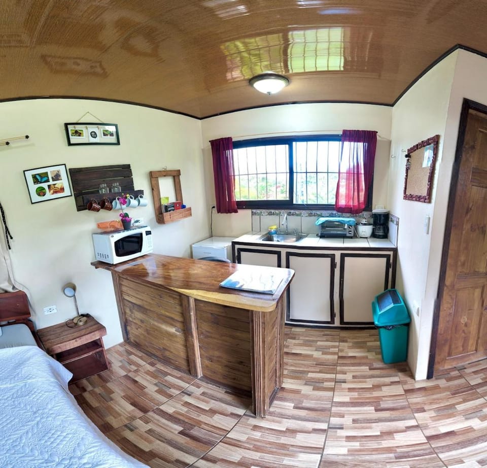 2 Tiny Houses Private Pool Volcano View 6 people Apartment in La Fortuna