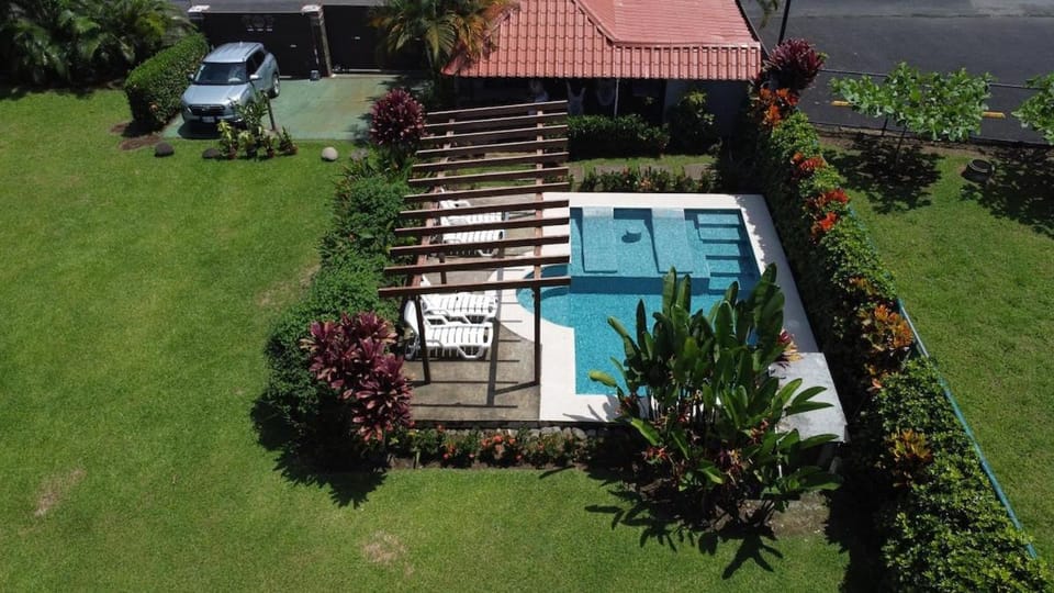2 Tiny Houses Private Pool Volcano View 6 people Apartment in La Fortuna