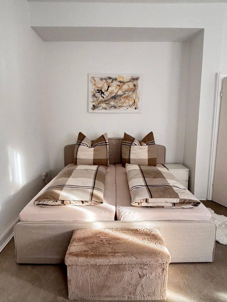Bed, Living room