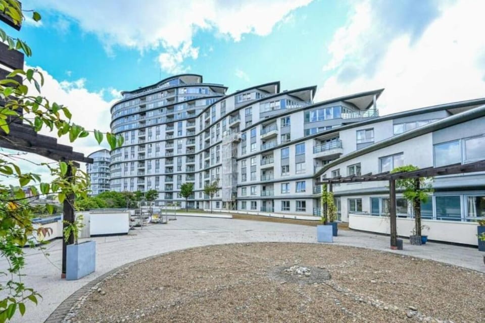 Property building, Day, Neighbourhood, Location