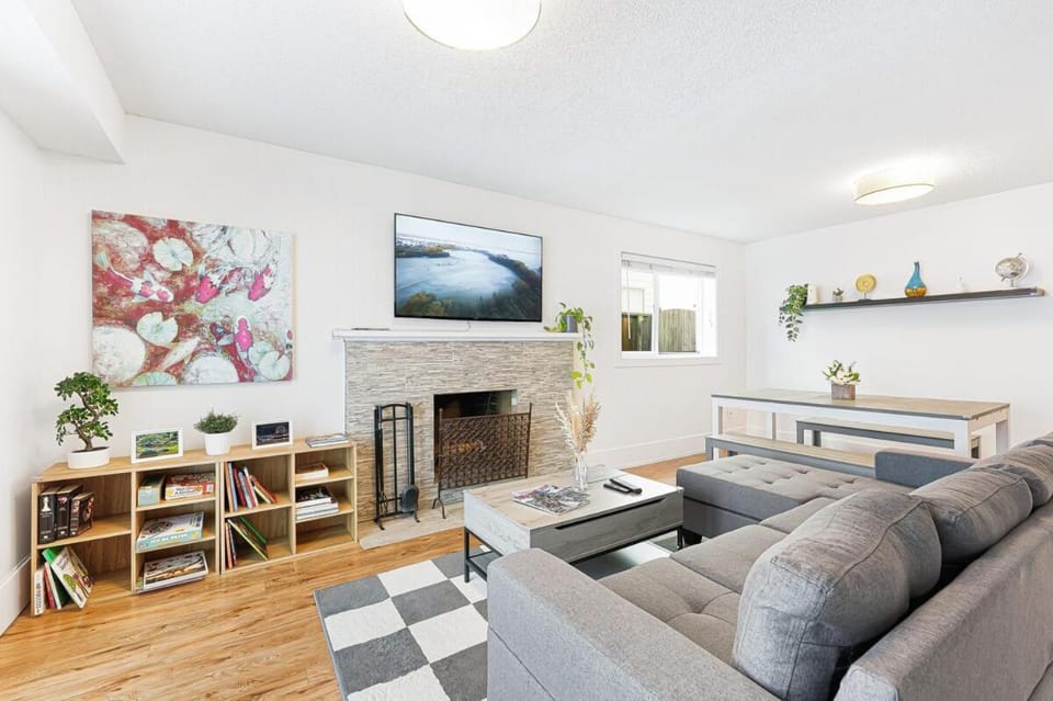 Mountain View, King Bed, & Minutes from Downtown House in Vancouver