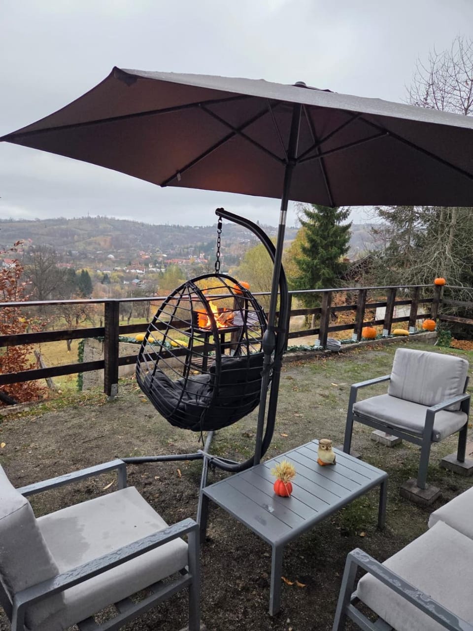 Natural landscape, Balcony/Terrace, Seating area, Mountain view