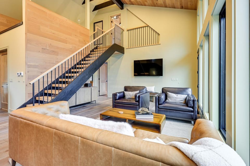 Walk to Castle Rock Lake! Modern Home w/ Patio House in Castle Rock Lake