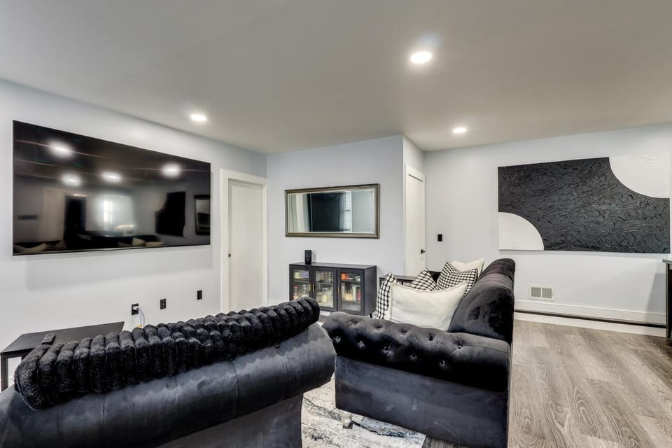 4 Mi to MetLife Stadium: Modern Retreat! House in Passaic