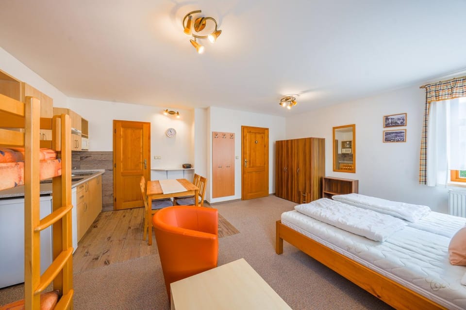 Bed, Kitchen or kitchenette, Seating area, wardrobe
