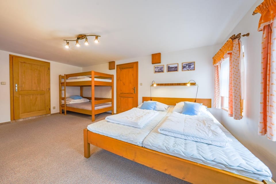 Bed, Bedroom, bunk bed