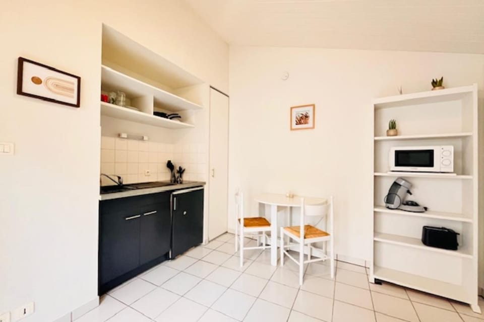 Studio apartment with terrace near the old port Apartment in La Rochelle