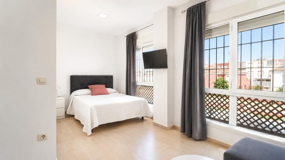 Communal lounge/ TV room, Bed, TV and multimedia, Balcony/Terrace, Photo of the whole room, Bedroom