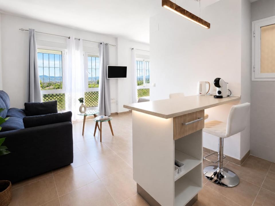 Communal lounge/ TV room, TV and multimedia, Kitchen or kitchenette, Seating area, Dining area