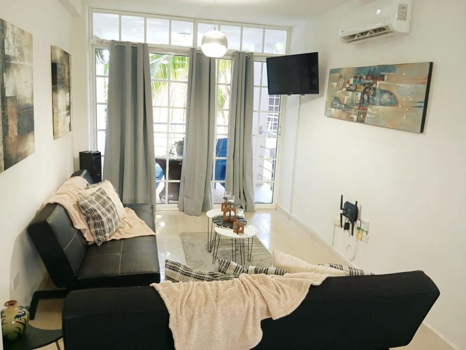 TV and multimedia, Living room, Seating area, air conditioner