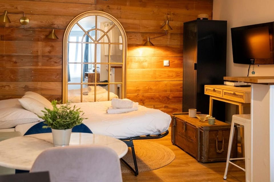 Studio au pied du Château - centre Caen - tram Apartment in Caen