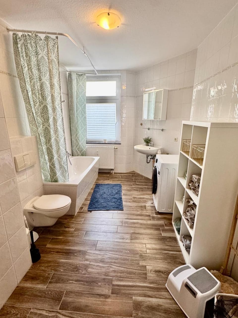 Bathroom, towels